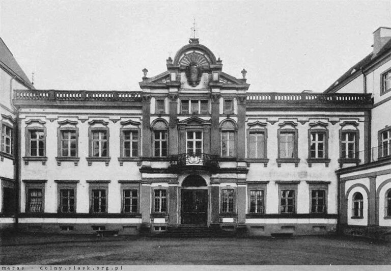 Archiwalne zdjęcie pałacu oraz wieży mieszkalnej Hatzfeldów w Żmigrodzie numer 3 Archiwalne zdjęcie pałacu oraz wieży mieszkalnej Hatzfeldów w Żmigrodzie numer 3