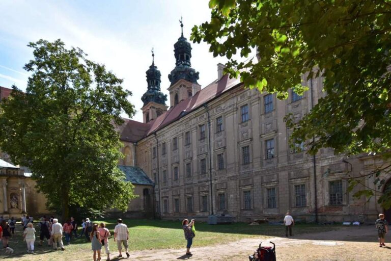 Widok na zespół klasztorny Cystersów w Lubiążu zdjęcie 3