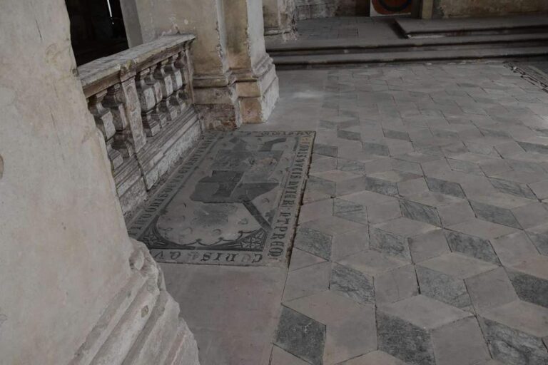 Wnętrze bazyliki w zespole klasztornym w Lubiążu zdjęcie 3