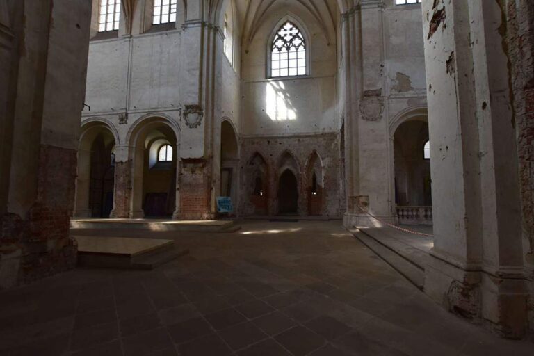 Wnętrze bazyliki w zespole klasztornym w Lubiążu zdjęcie 4