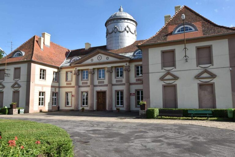 Wejście do pałacu w Miliczu