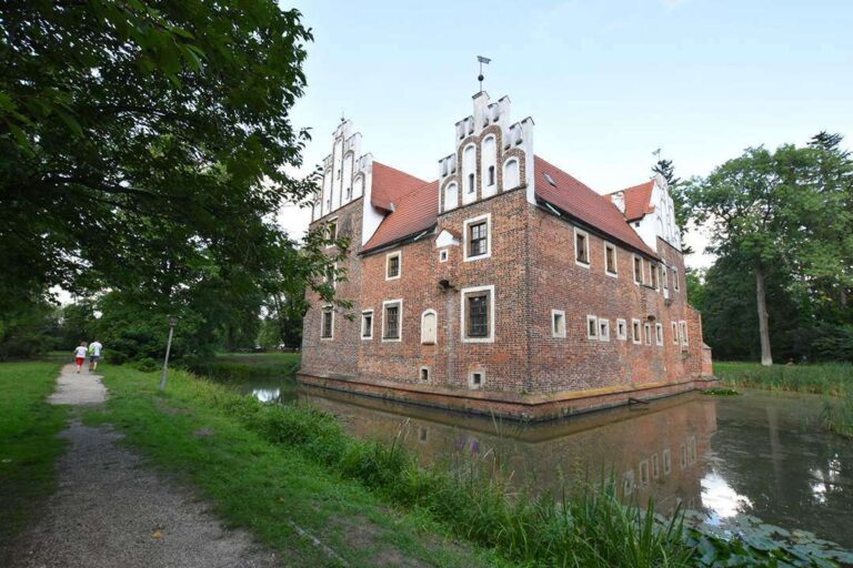 Lewy tylny narożnik zamku w Wojnowicach