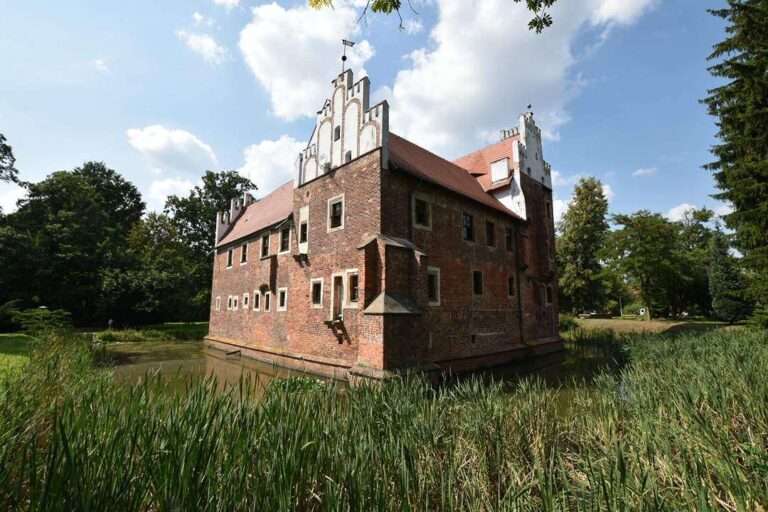 Tył zamku w Wojnowicach