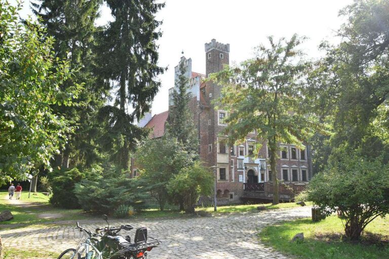 Zamek Wojnowice widok z przodu