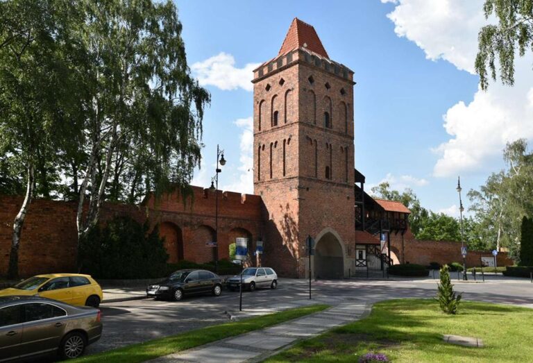 Brama Wrocławska i mury obronne w Oleśnicy Brama Wrocławska i mury obronne w Oleśnicy