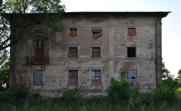 Pałac Randowshof w Boguszycach (Rzędów) boczna ściana