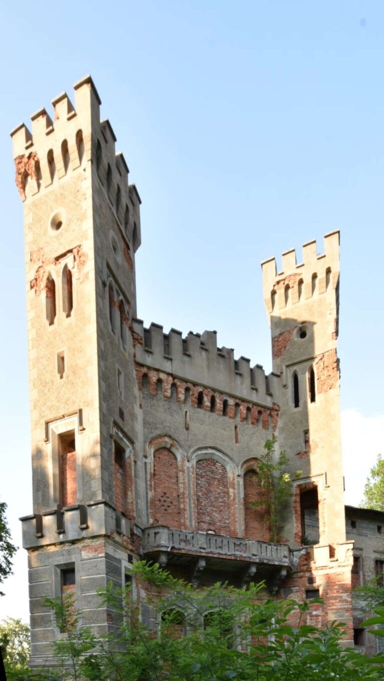 Pałac Randowshof w Boguszycach (Rzędów) dwie wieże