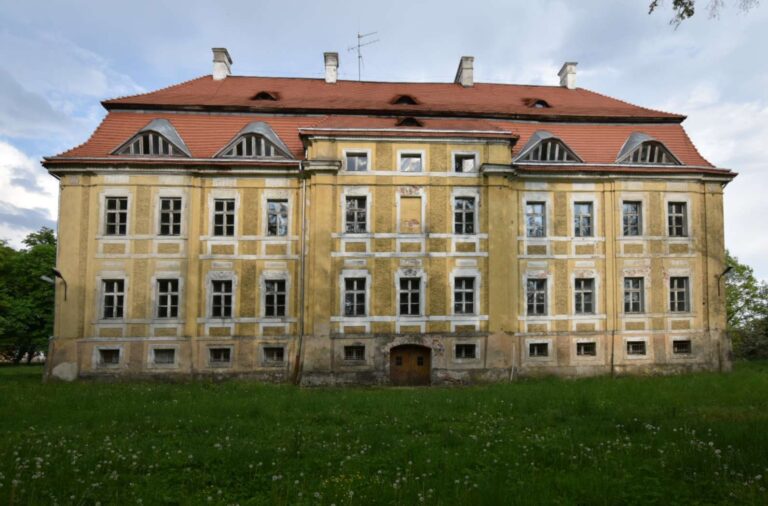 Tyły pałacu w Sułowie Tyły pałacu w Sułowie