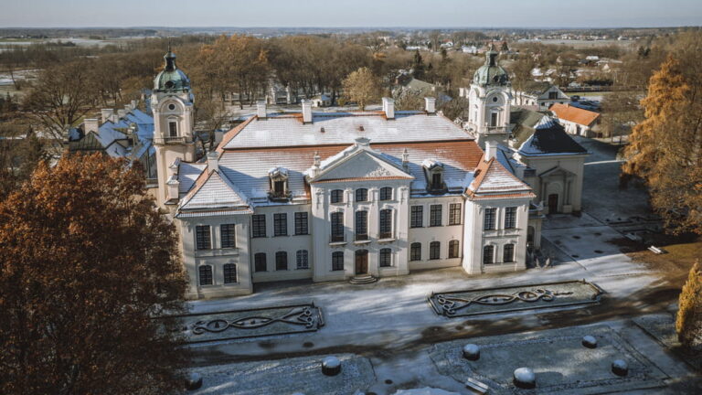 Zdjęcie pałacu Zamoyskich w Kozłówce