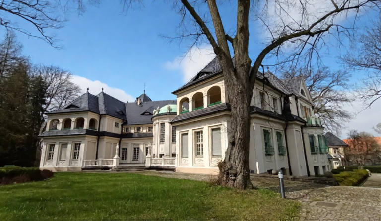 Pałac w Bagnie - zespół pałacowy Pałac w Bagnie - zespół pałacowy