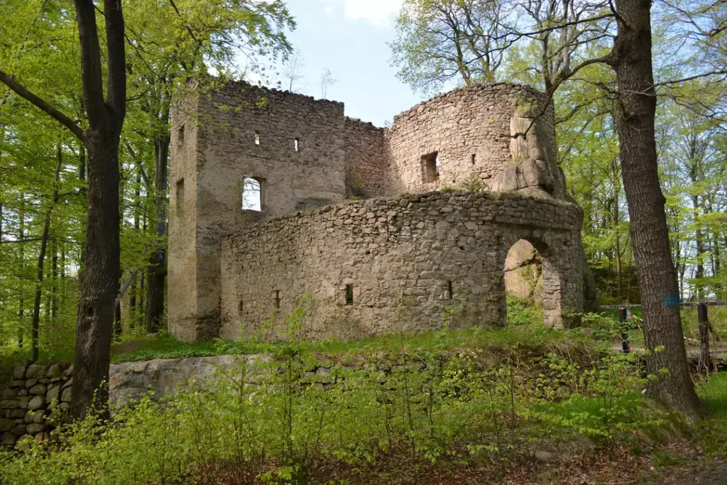 Zamek Bolczów i jego mury obronne